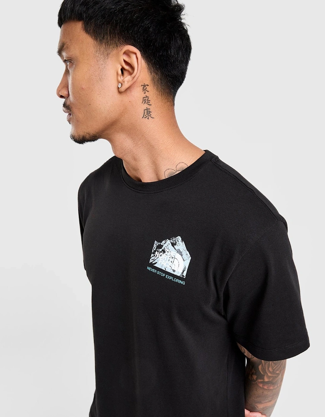 The North Face Mens Dark Matter Mountain Logo SS in Black