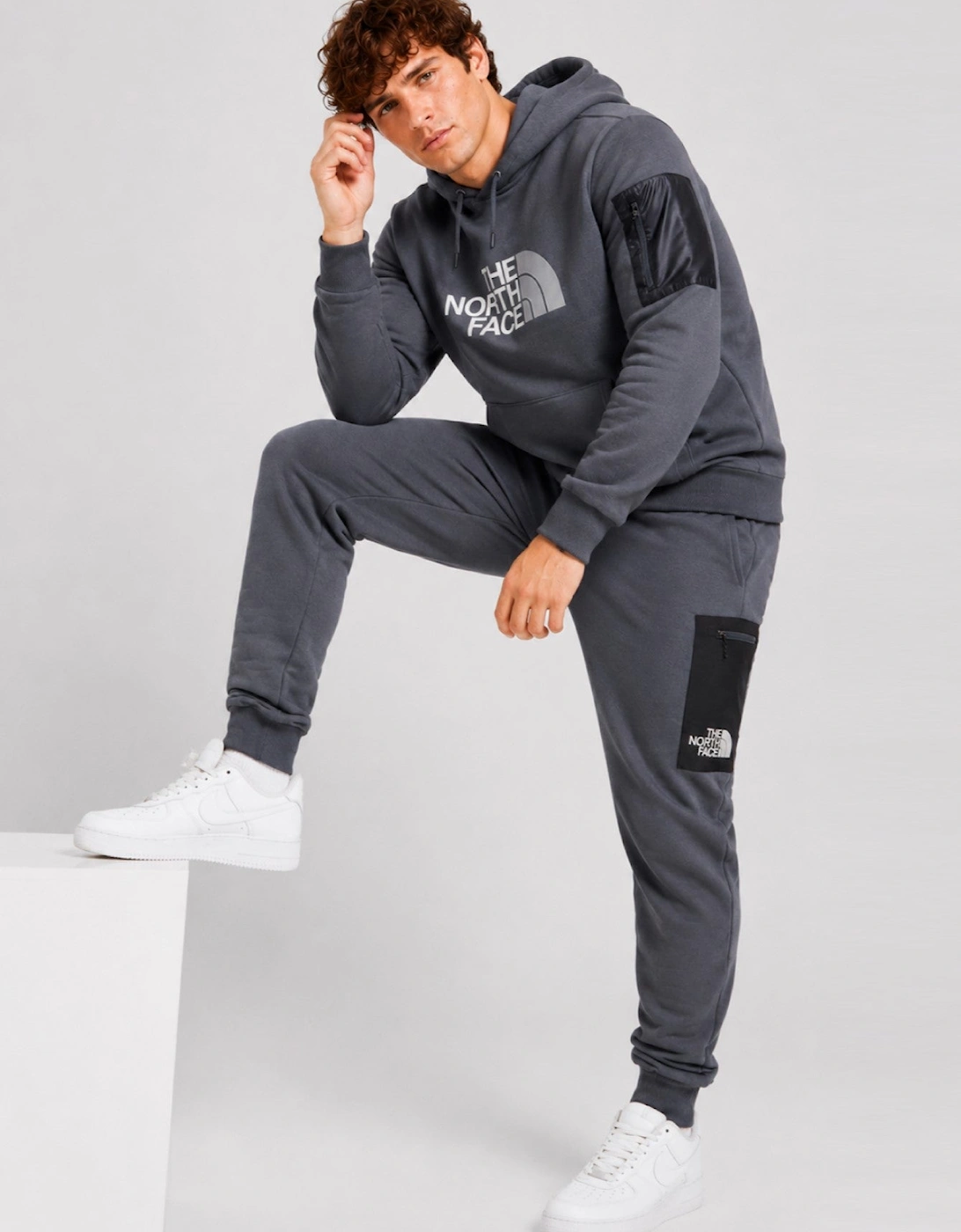 The North Face Mens Inc Bondi Pullover Tracksuit in Vanadis Grey