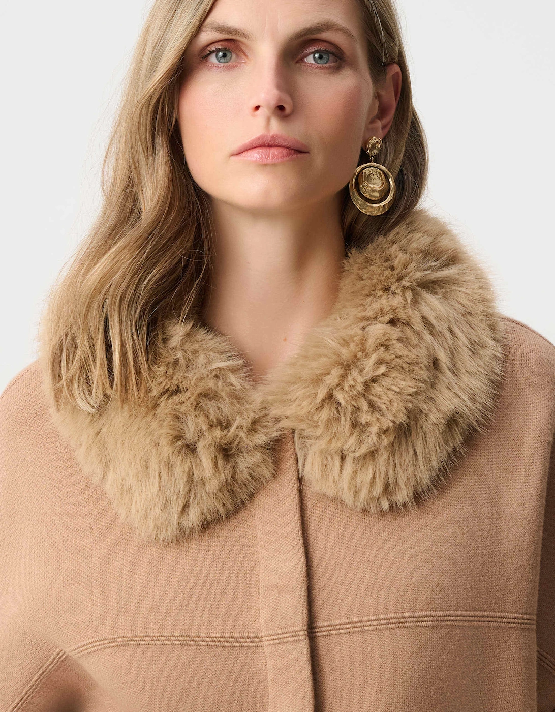 Sweater knit jacket with detachable faux fur collar