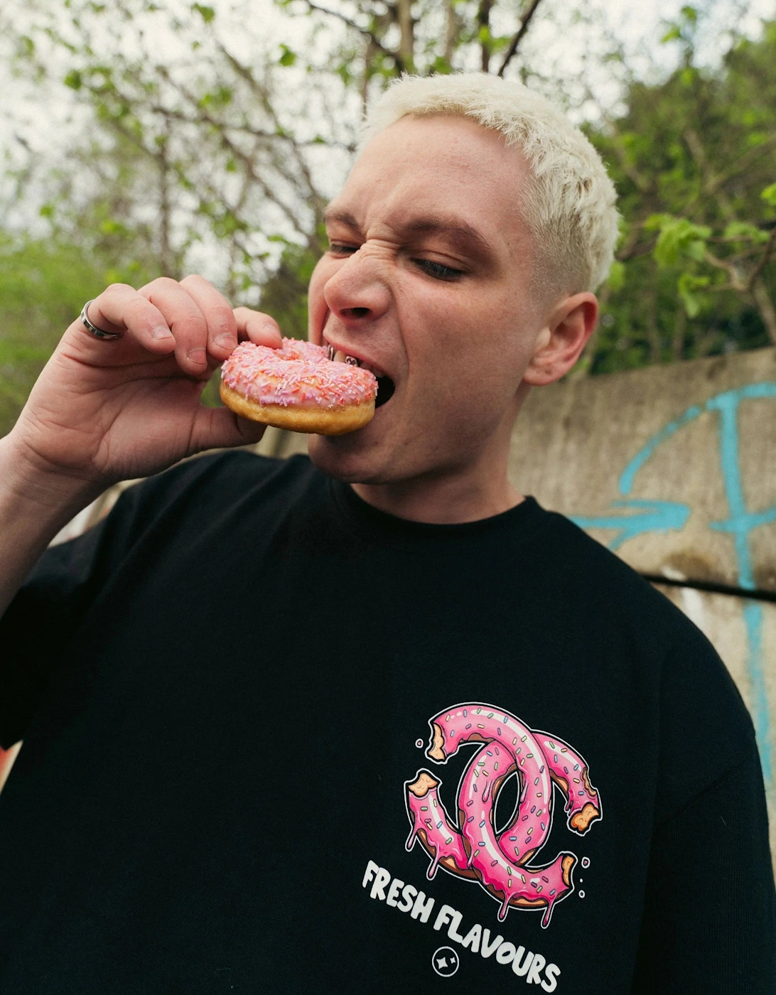 Fresh Flavours Chomp Oversized T-Shirt - Black