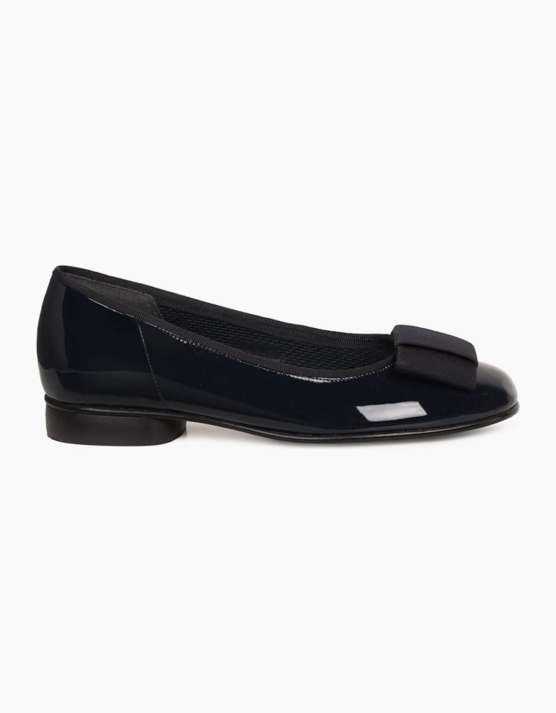 Assist Womens Bow Trim Ballerina Flats
