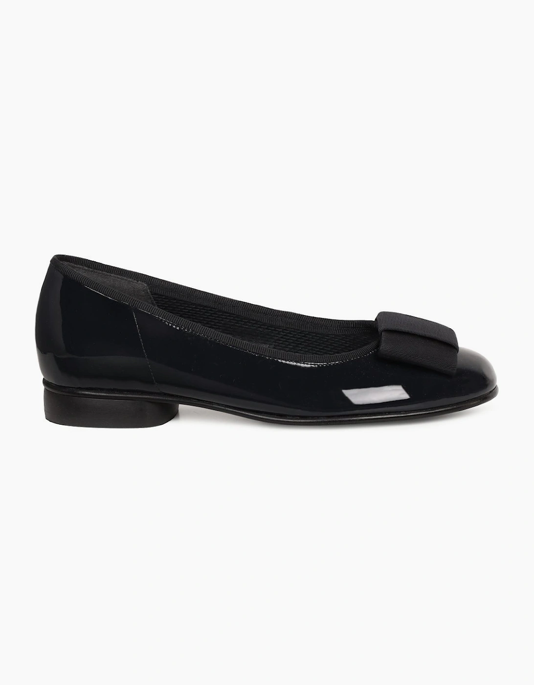 Assist Womens Bow Trim Ballerina Flats