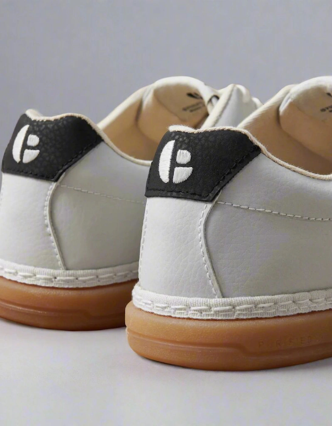Hevea - White / Gum