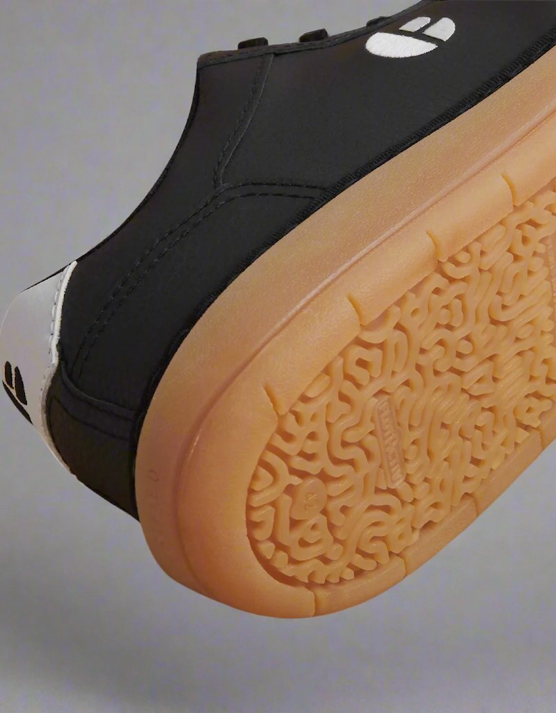 Walden Black / Gum