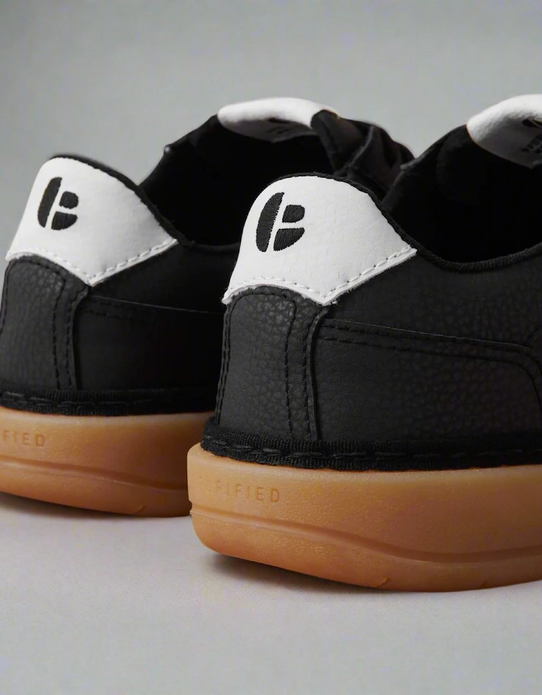 Walden Black / Gum