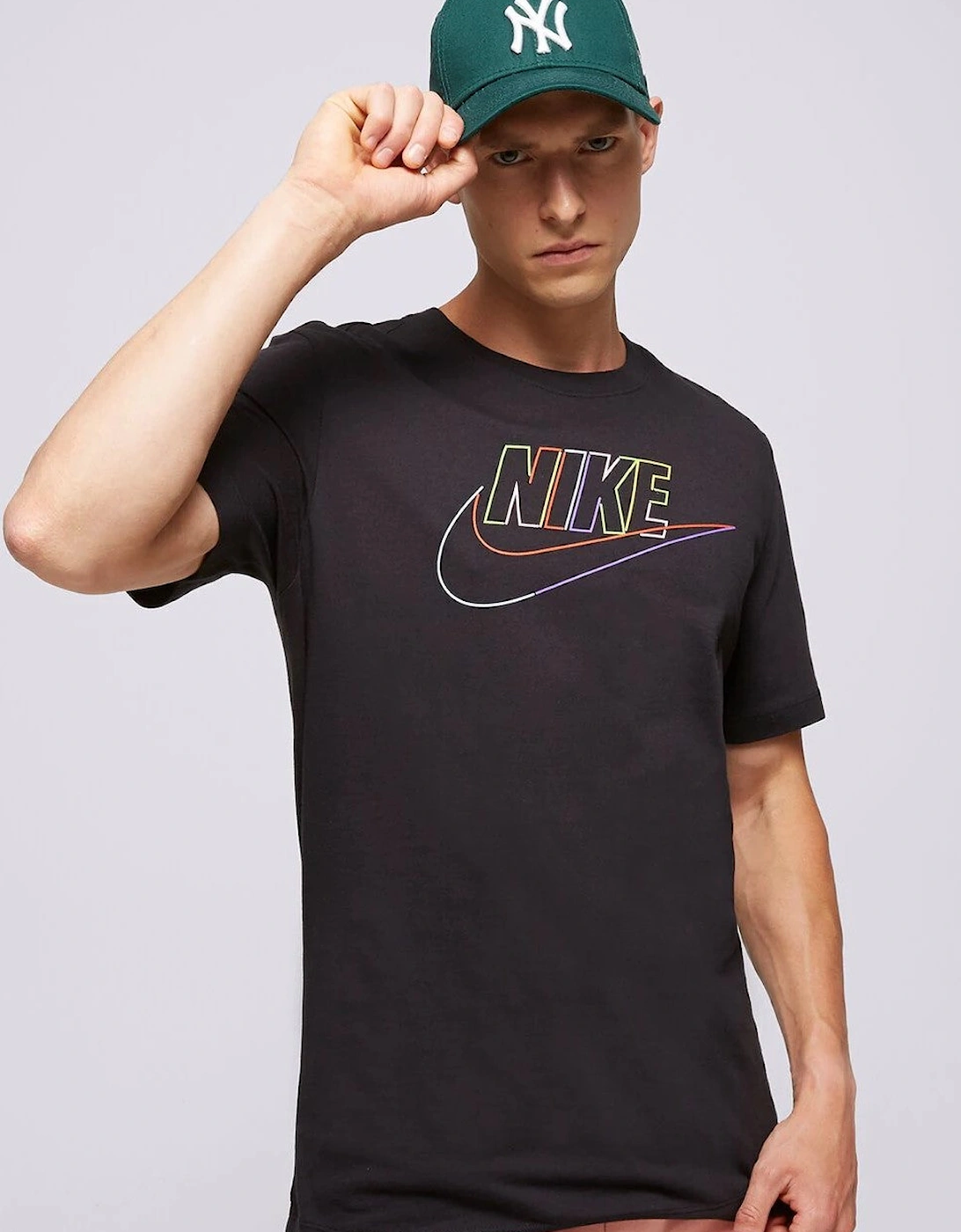 Nike M NSW Tee Club+ BRD PK HBR Sportswear T Shirt in Black