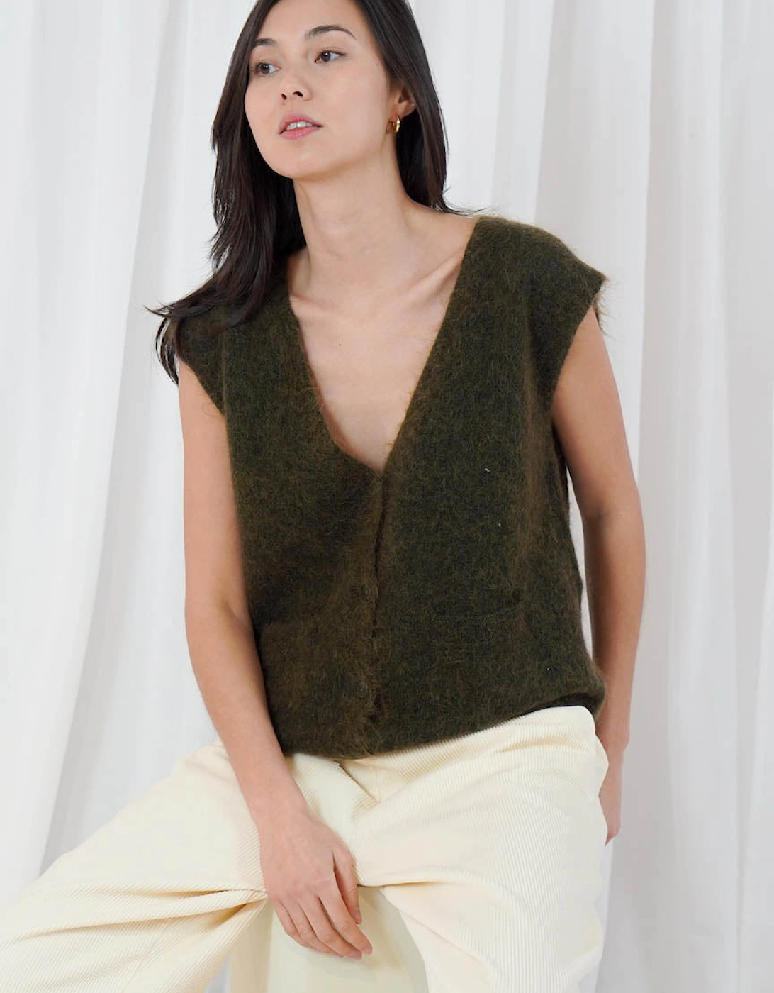 Castlerock Sleeveless Buttoned Cardigan - Military