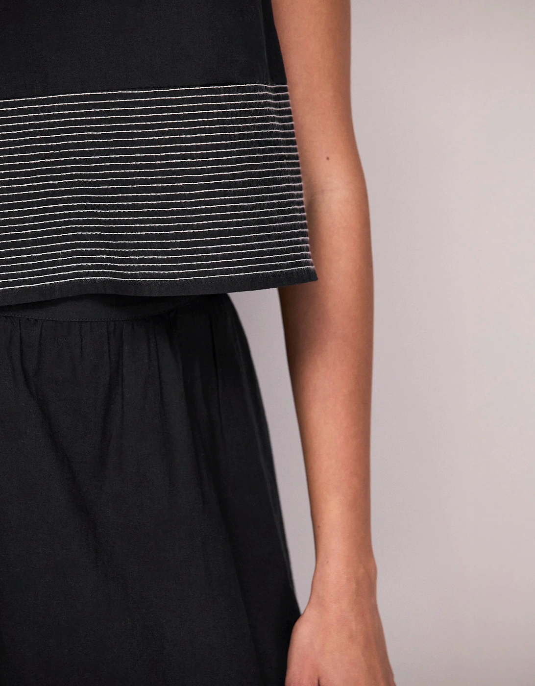 Black Cotton Contrast-Stitch Shell Top