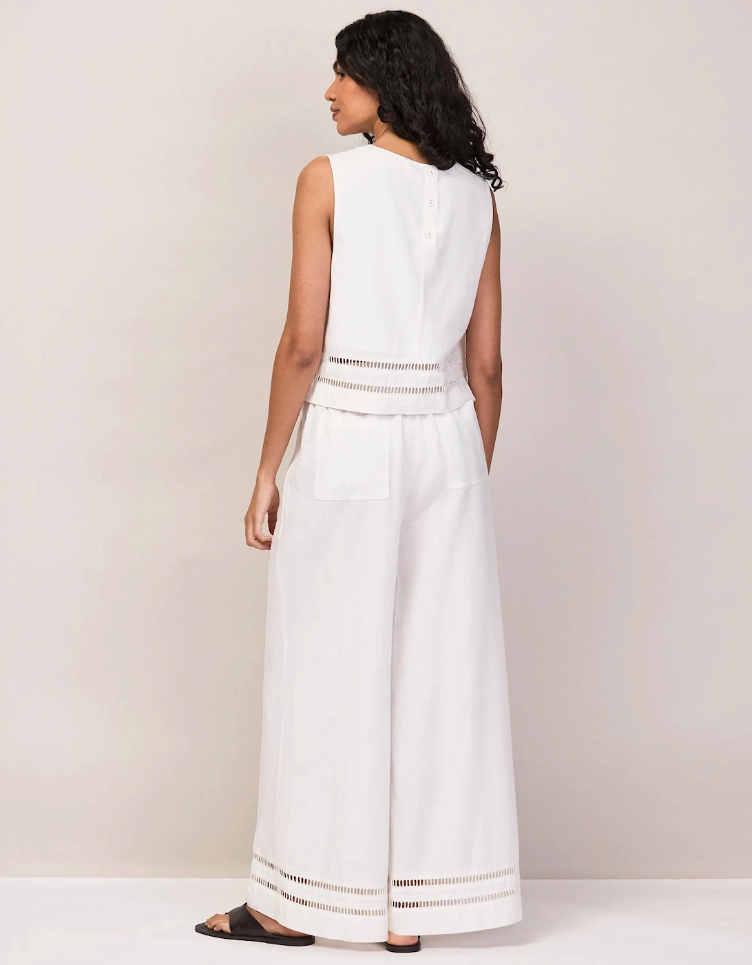 White Ladder Trim Shell Top With Linen