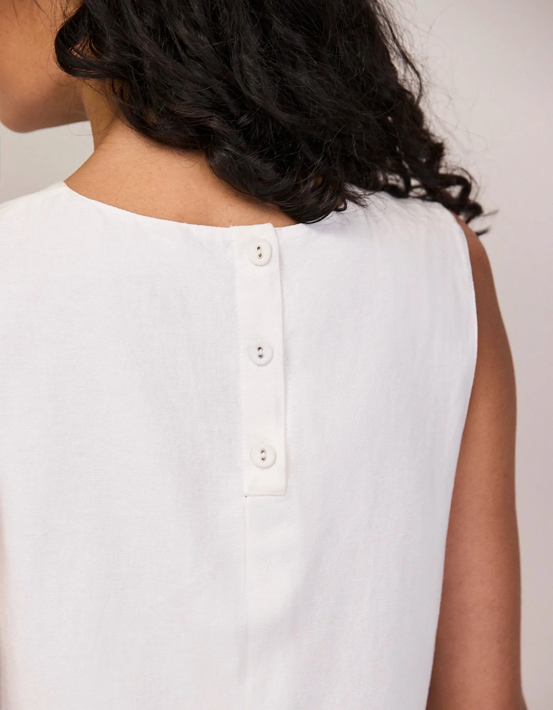 White Ladder Trim Shell Top With Linen
