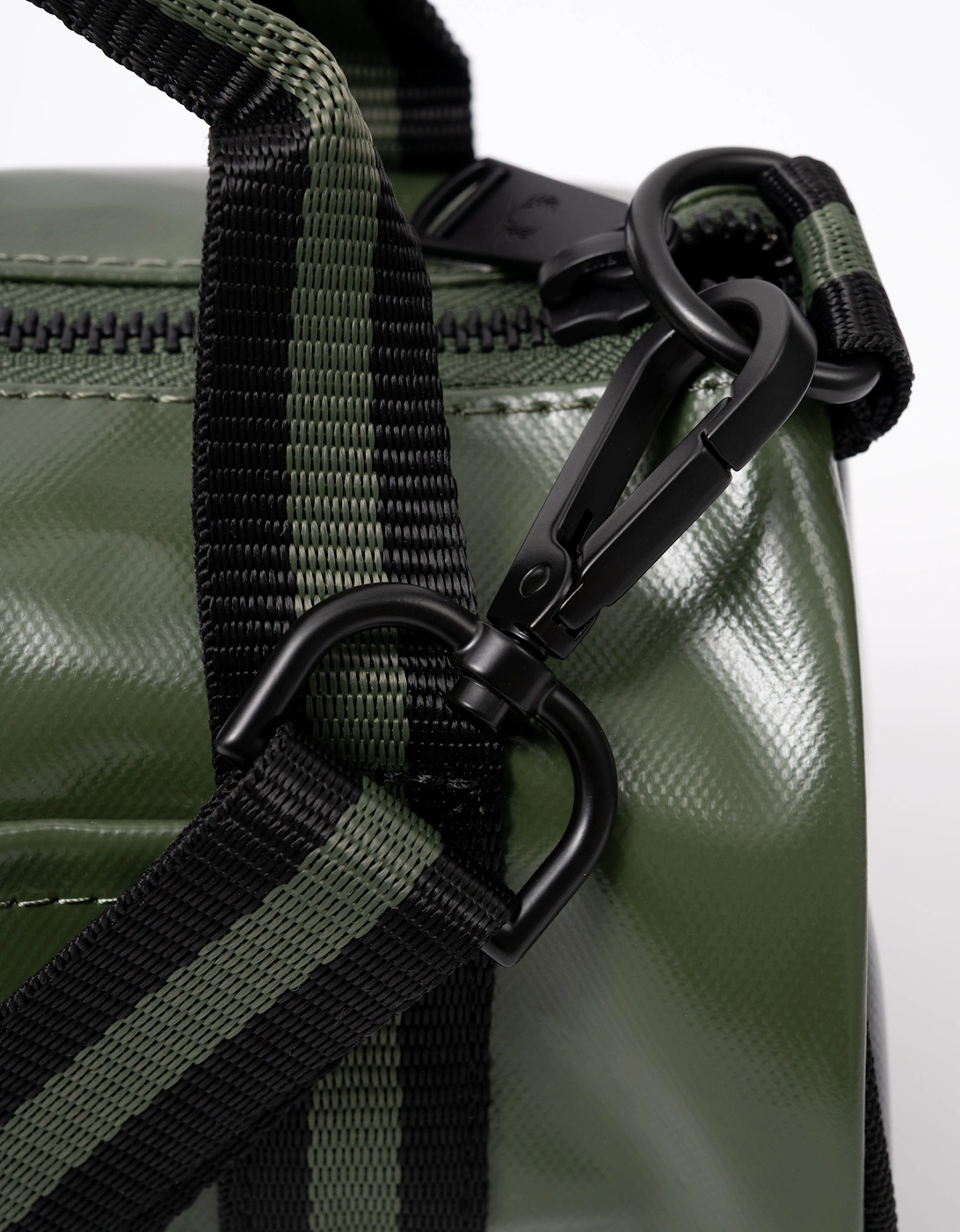 Fred Perry Classic Mini Barrel Bag - Laurel Wreath Green/Black Z50