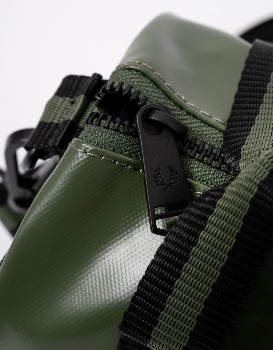 Fred Perry Classic Mini Barrel Bag - Laurel Wreath Green/Black Z50