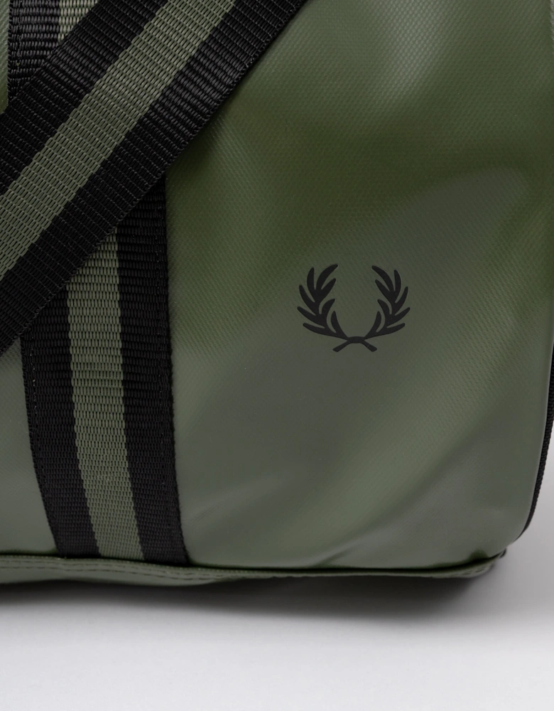 Fred Perry Recycled Polyester Classic Barrel Bag - Laurel Wreath Green/Black Z50