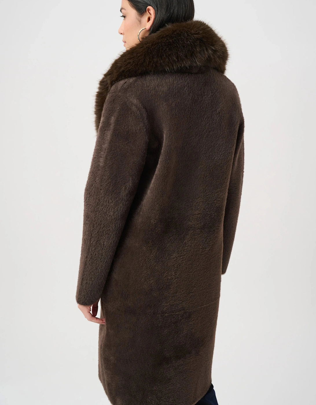 Feather yarn knit coat with detachable fur collar