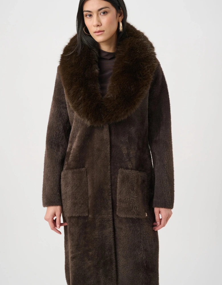 Feather yarn knit coat with detachable fur collar