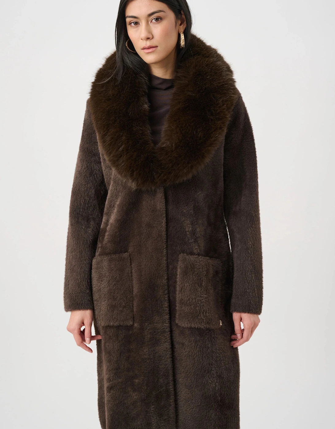 Feather yarn knit coat with detachable fur collar