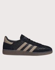 Ki8688 Core Black / Trace Khaki / Gum 5