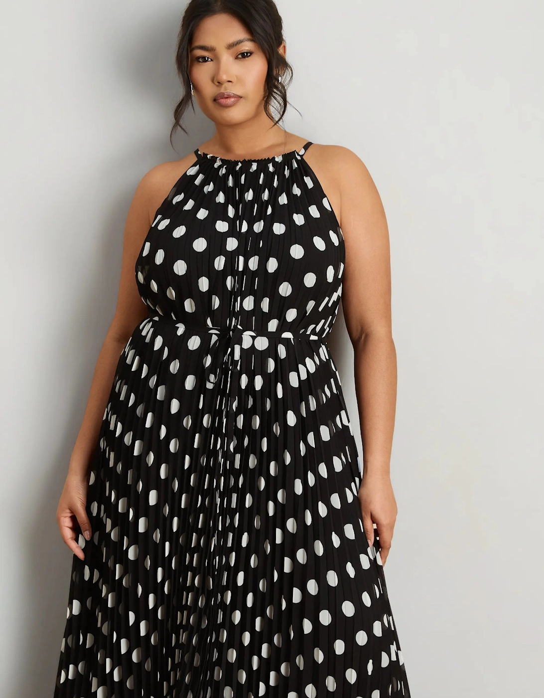 Black And White Spot Print Halter Neck Pleated Maxi Dress