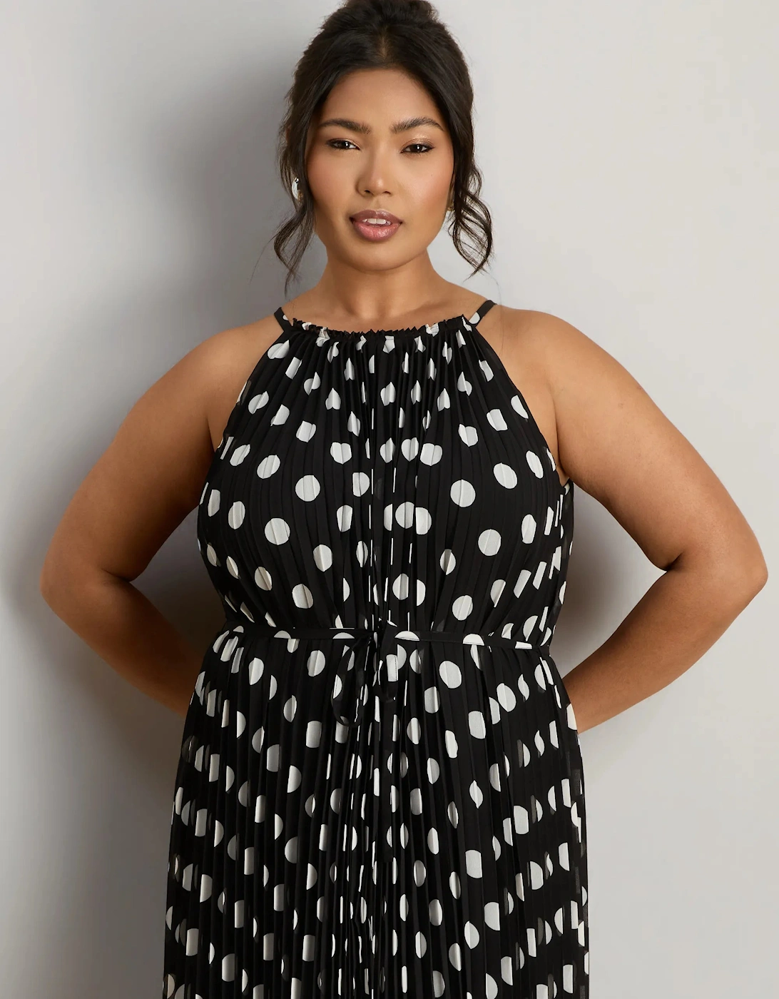 Black And White Spot Print Halter Neck Pleated Maxi Dress