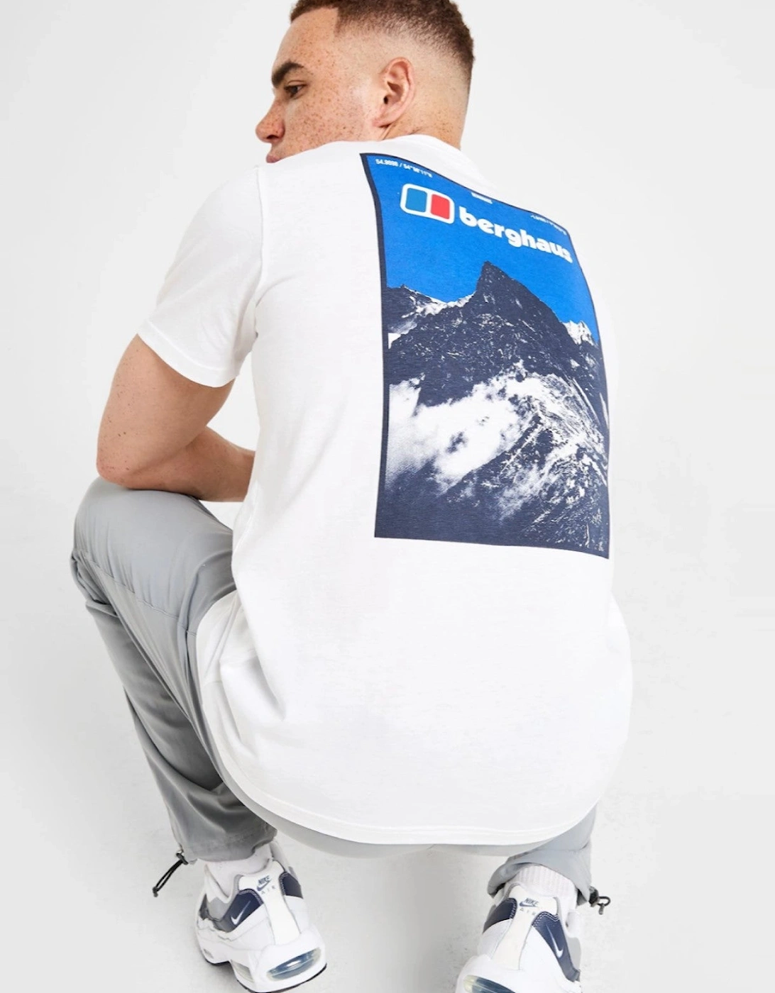 Berghaus Mens Threshold Peak Mountain Graphic T Shirt in White Blue