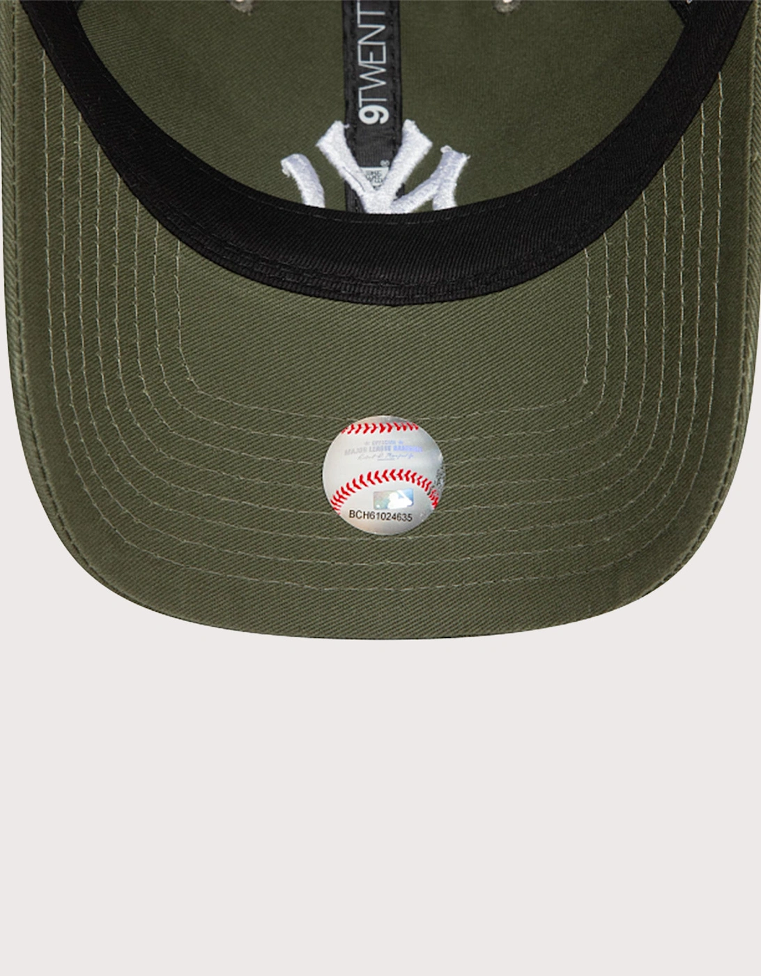 New York Yankees League Essential 9TWENTY Adjustable Cap