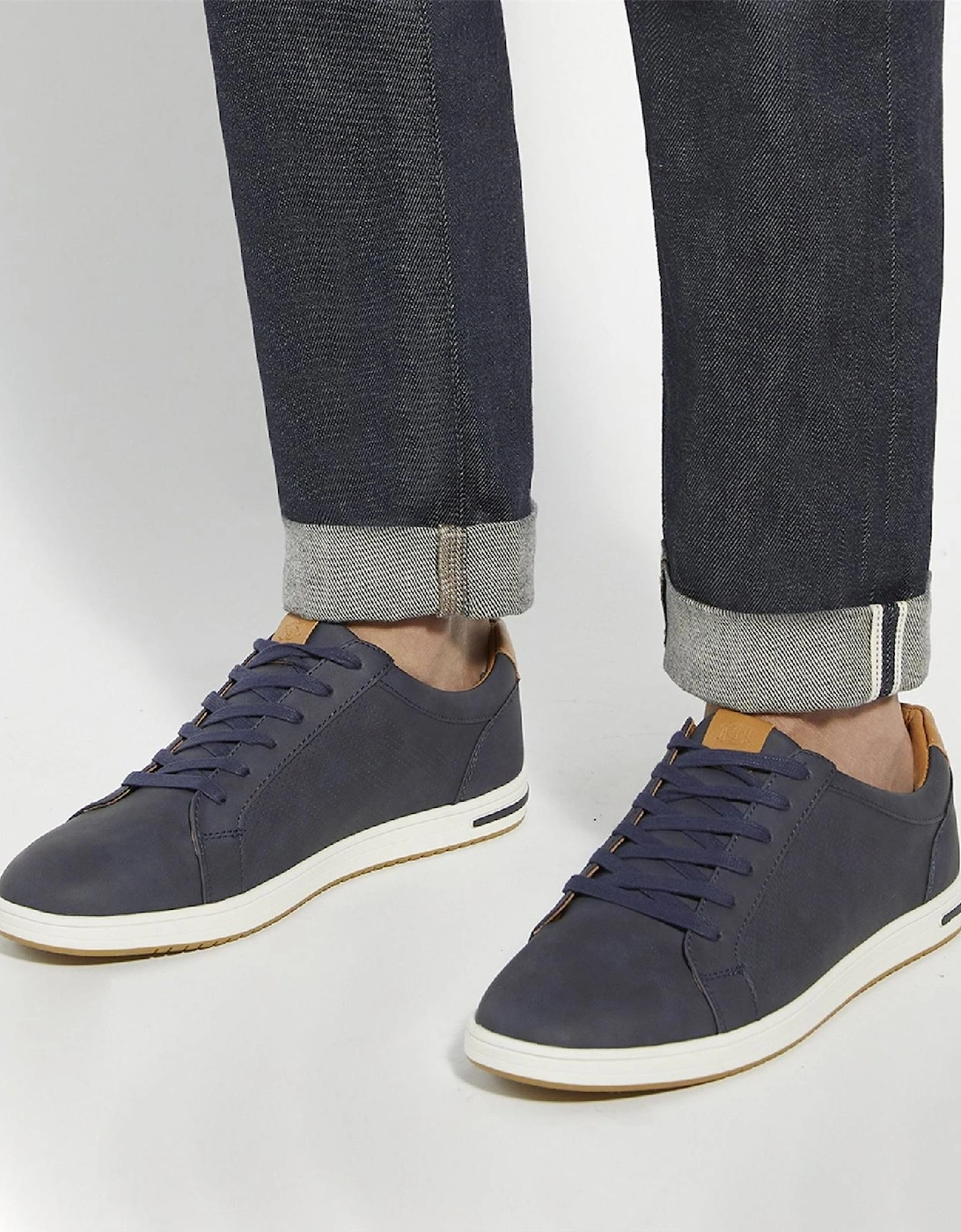 Lo Tezzy Perfor Canvas Low Top Sneakers
