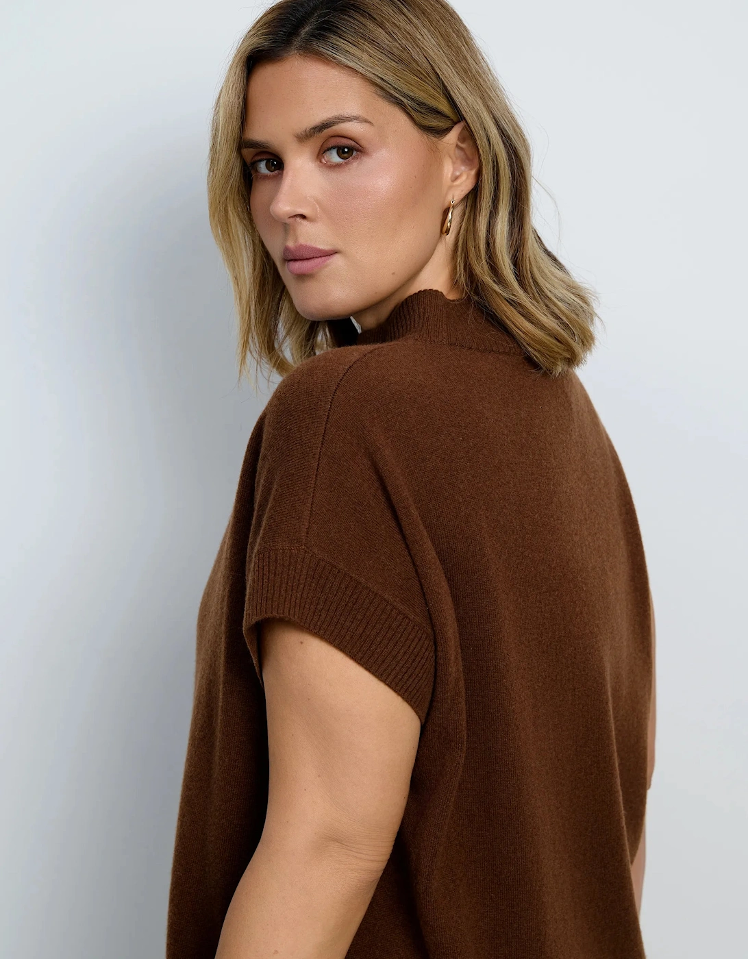 Brown High Neck Knitted Vest With Cashmere