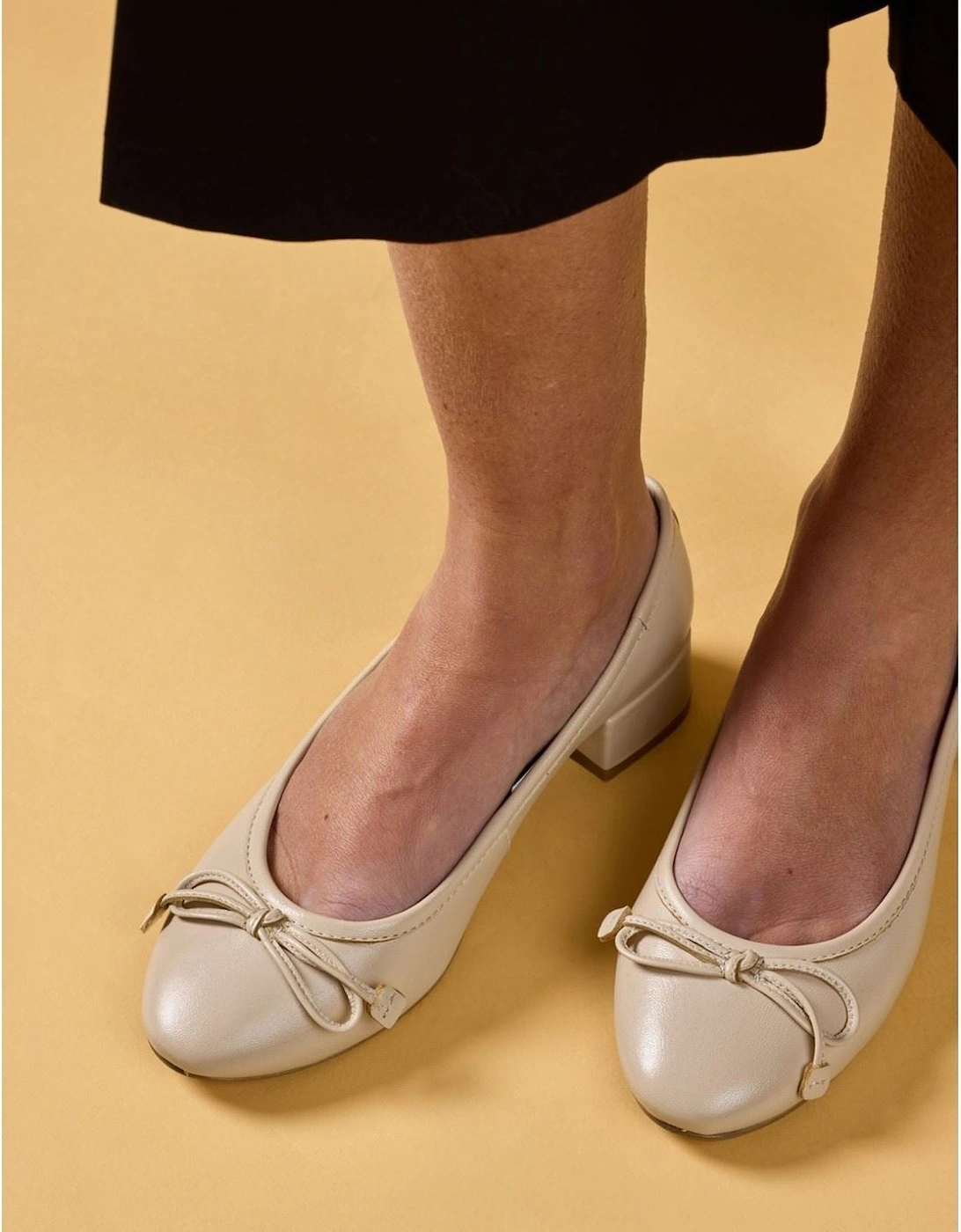 Hush Puppies Silvia Low Heel Sandal Leather Women's Ivory Sandals