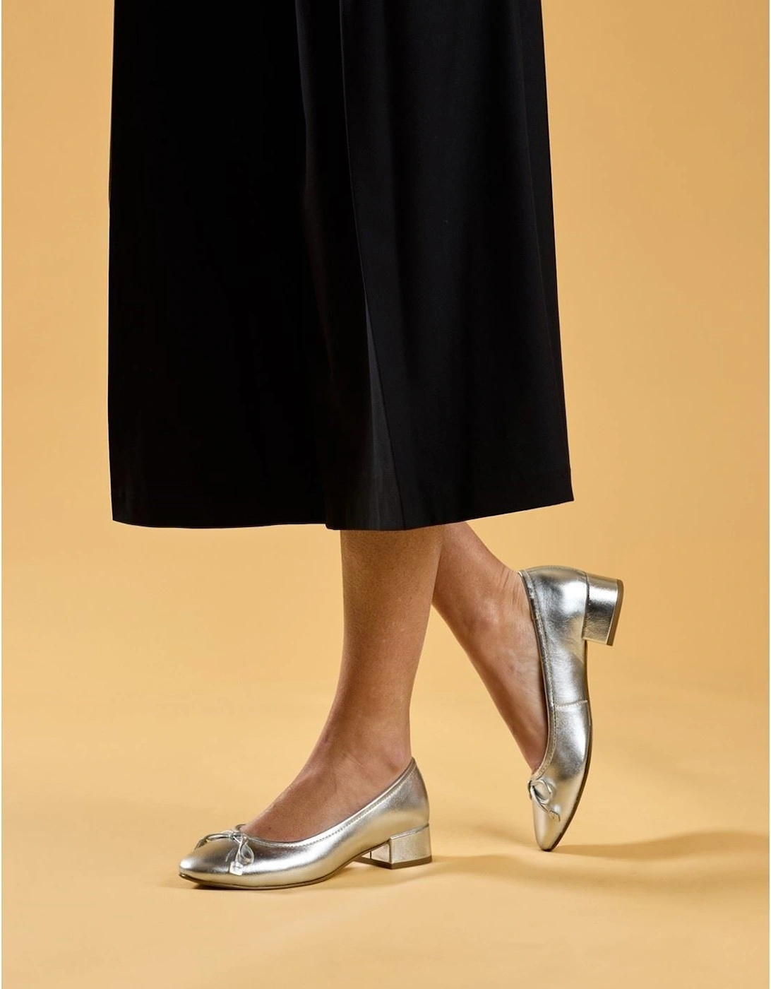 Hush Puppies Silvia Low Heel Sandal Leather Women's Silver Sandals