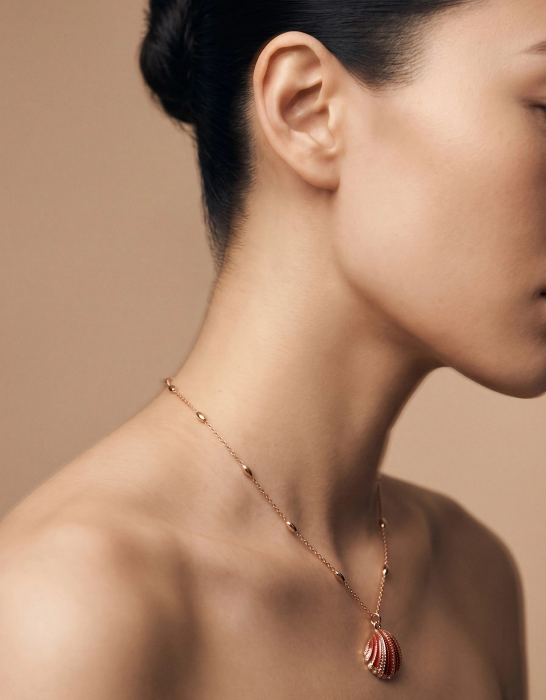 The Crimson Shell Necklace