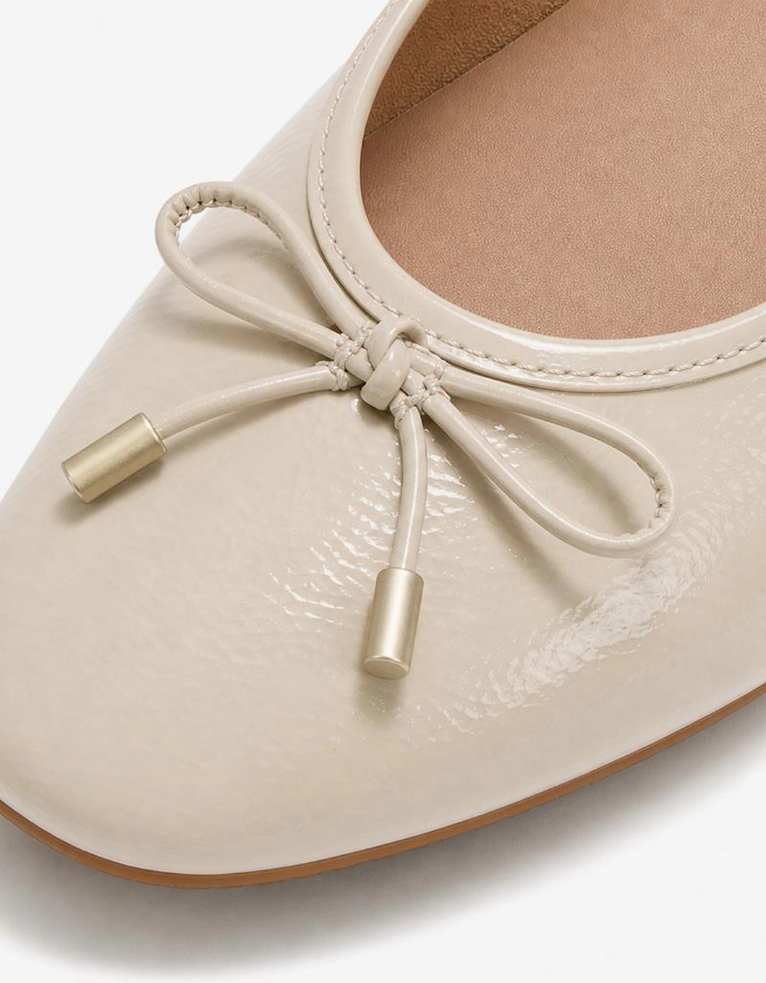 FitFlop DELICATO BOW TEXTURED PATENT-LEATHER Womens Ballerina Shoes Hazy Taupe