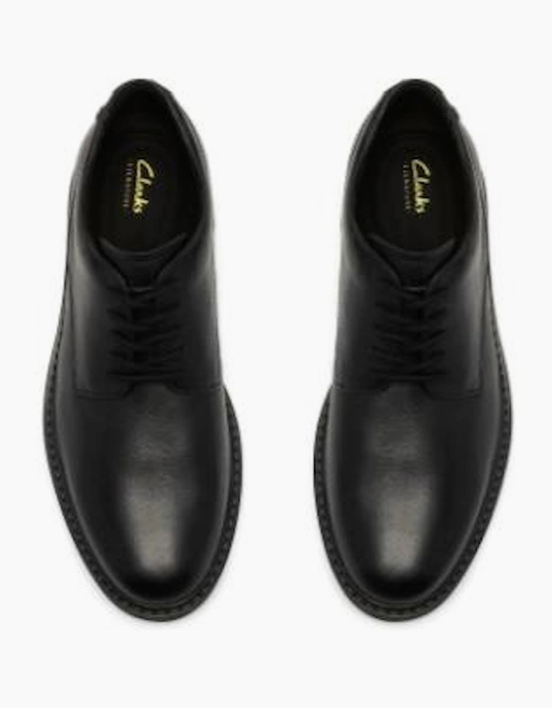 Clarks Newford Lace in black leather