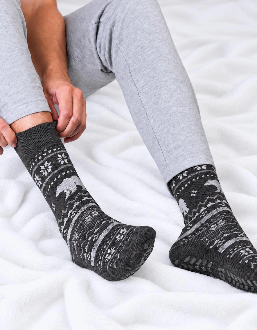 Totes Toasties ORIGINAL SLIPPER SOCKS Mens Slipper Socks Polar Bear