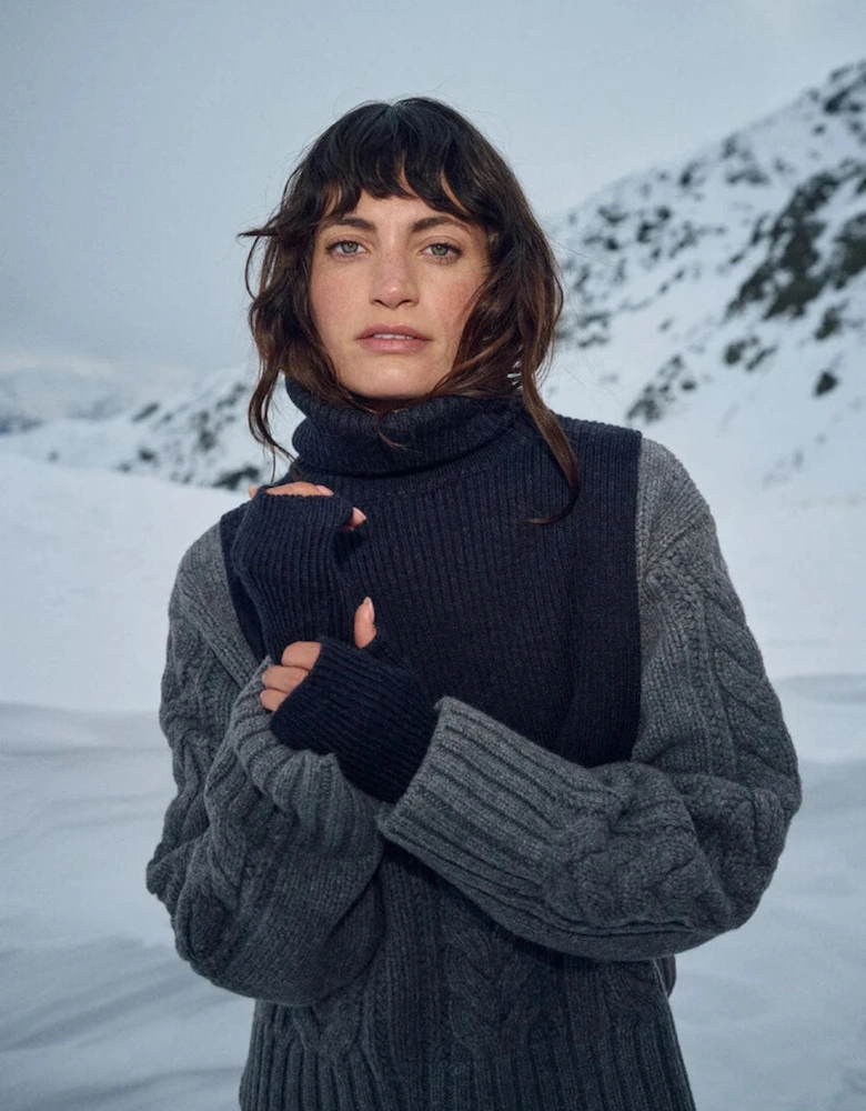 Tova wool neck warmer in navy