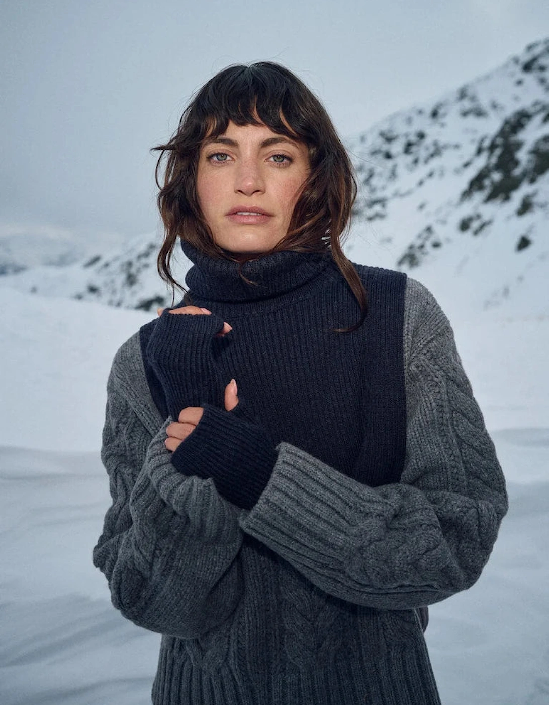 Tova wool neck warmer in navy