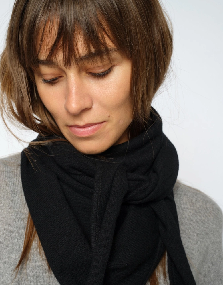 Enata Cashmere knit scarf in black