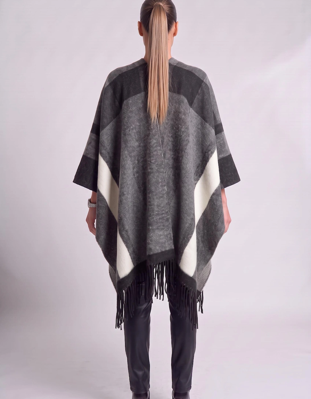 Block Poncho Grey