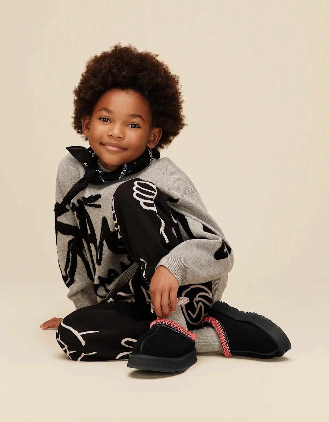 UGG Kids Tazz Slippers in Black