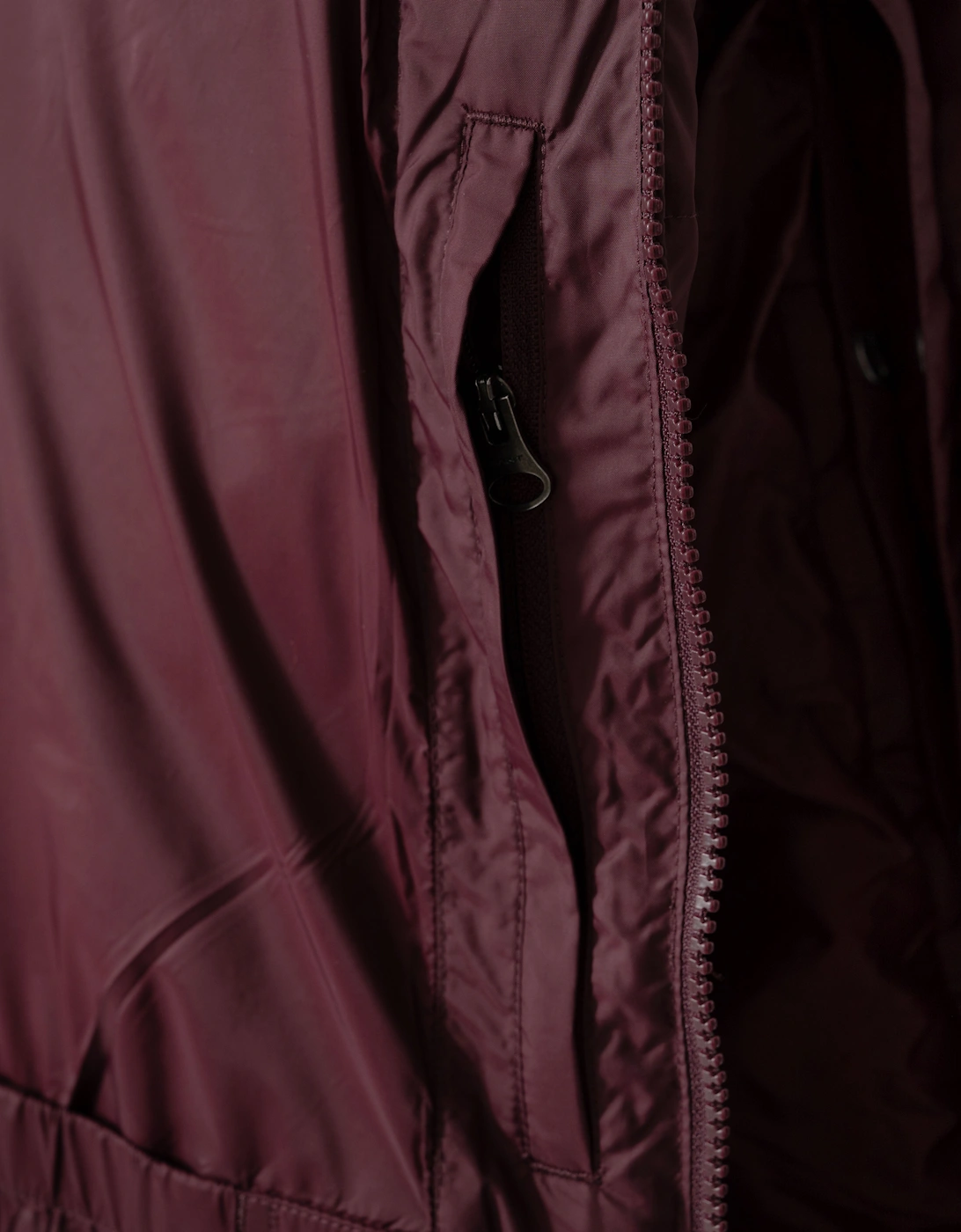 GANT Mens Active Cloud Jacket - 667 Darkened Wine