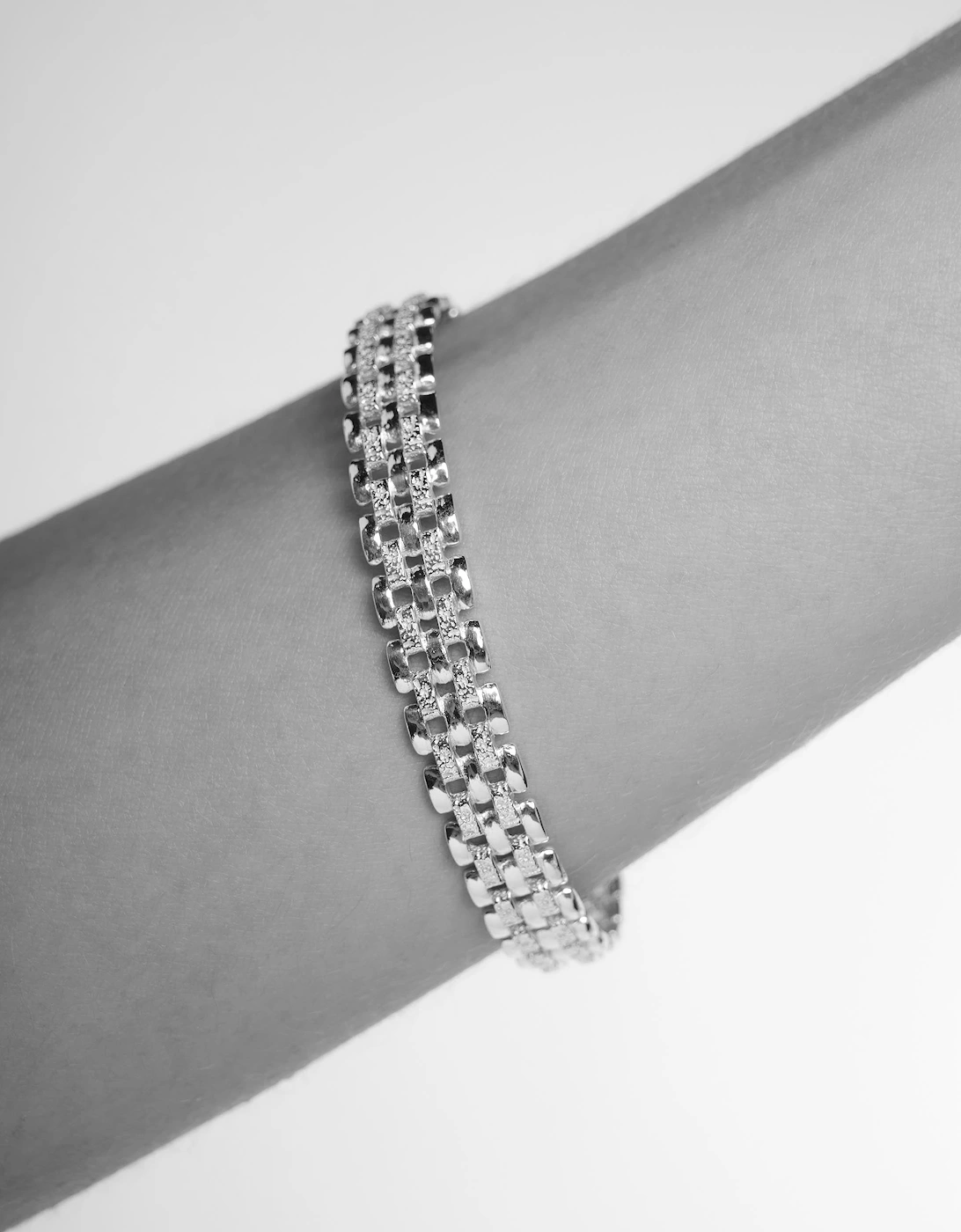 Form Woven Chain Bangle