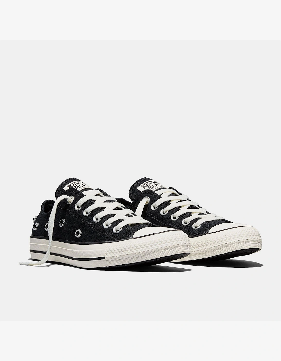 Chuck Taylor All Star Bea Low Top Trainers