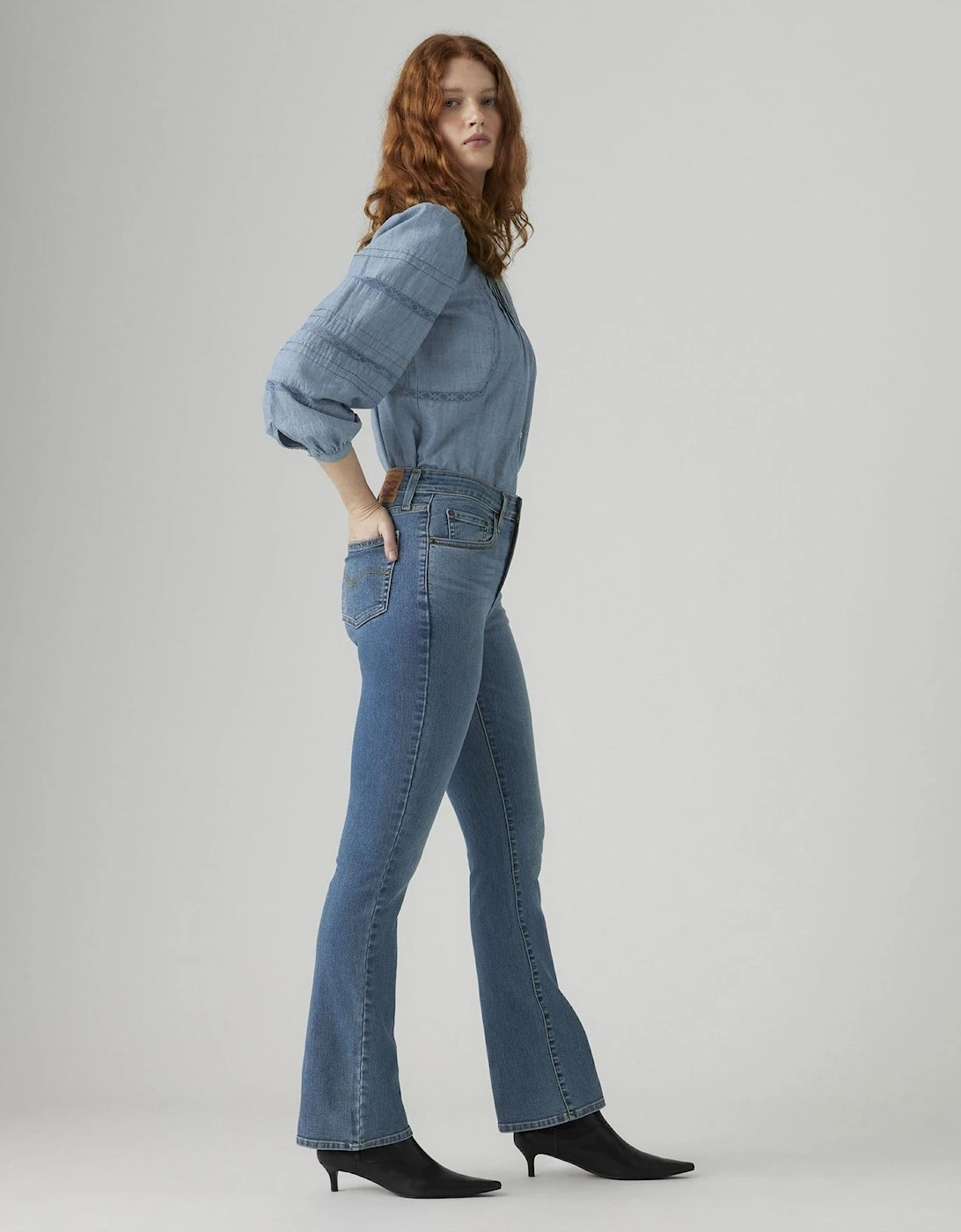 725 High Rise Bootcut Jeans
