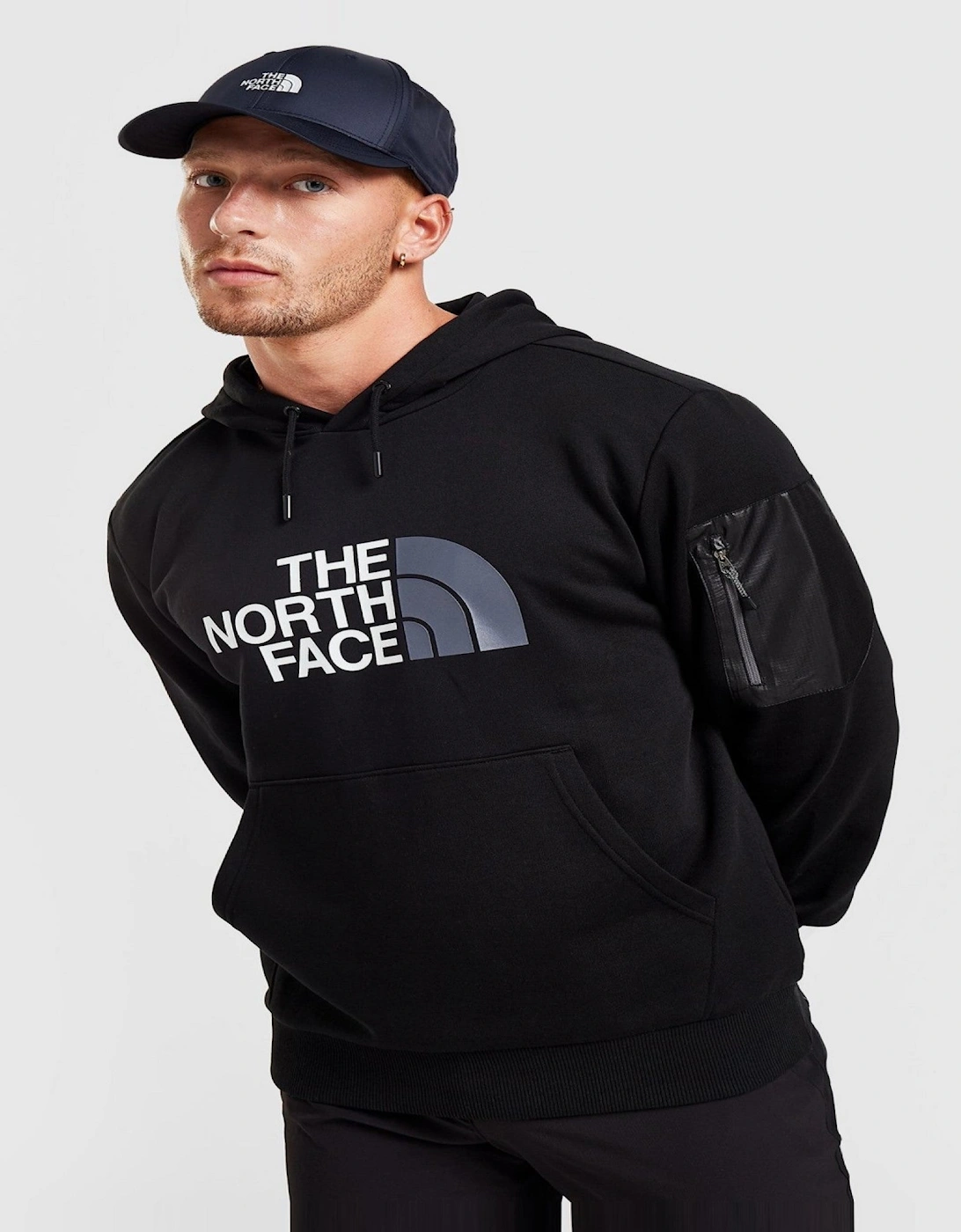 The North Face Mens Inc Bondi Woven Pocket Pullover Hoodie in Black