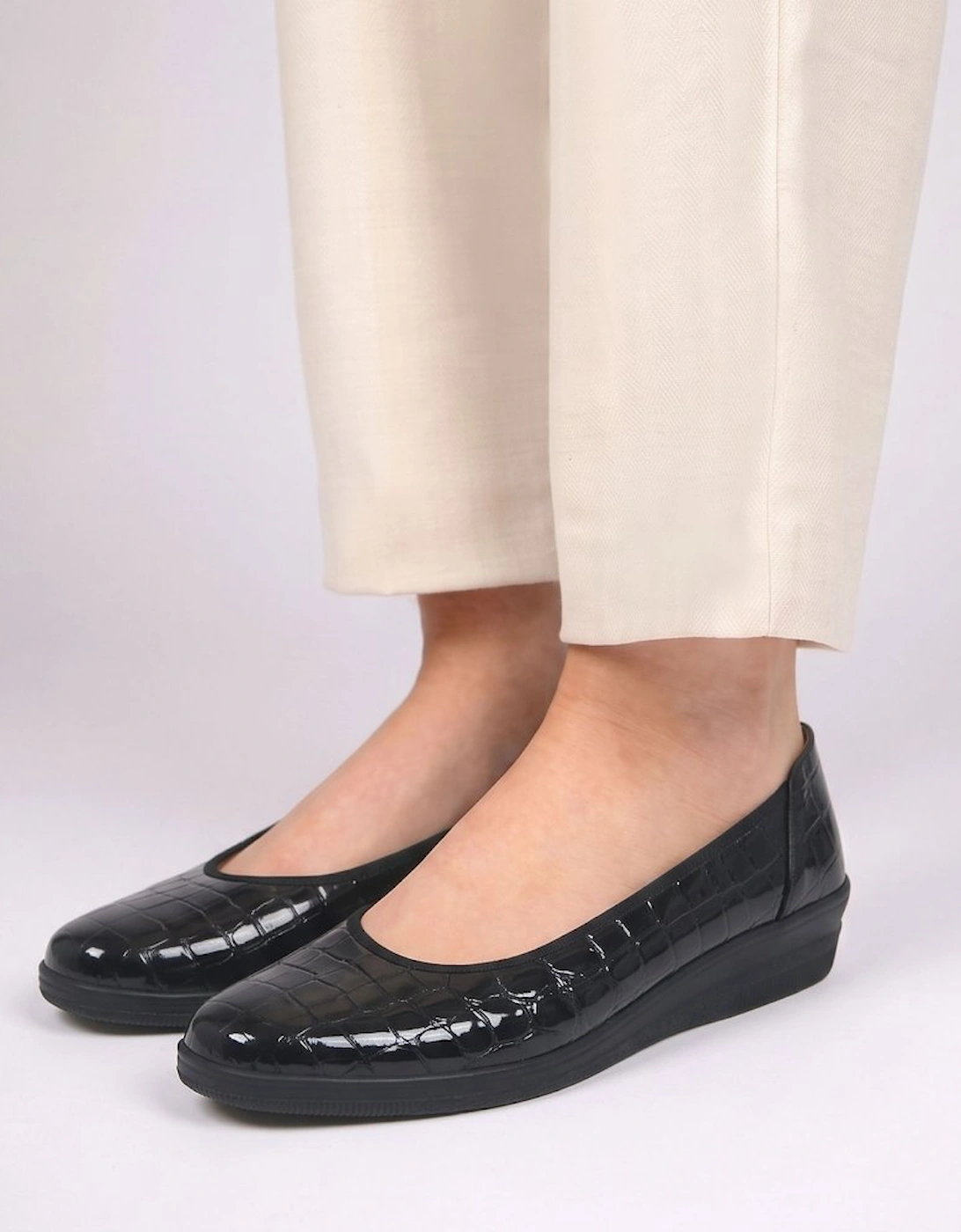 Piquet Womens Wide Fit Ballerina Pumps