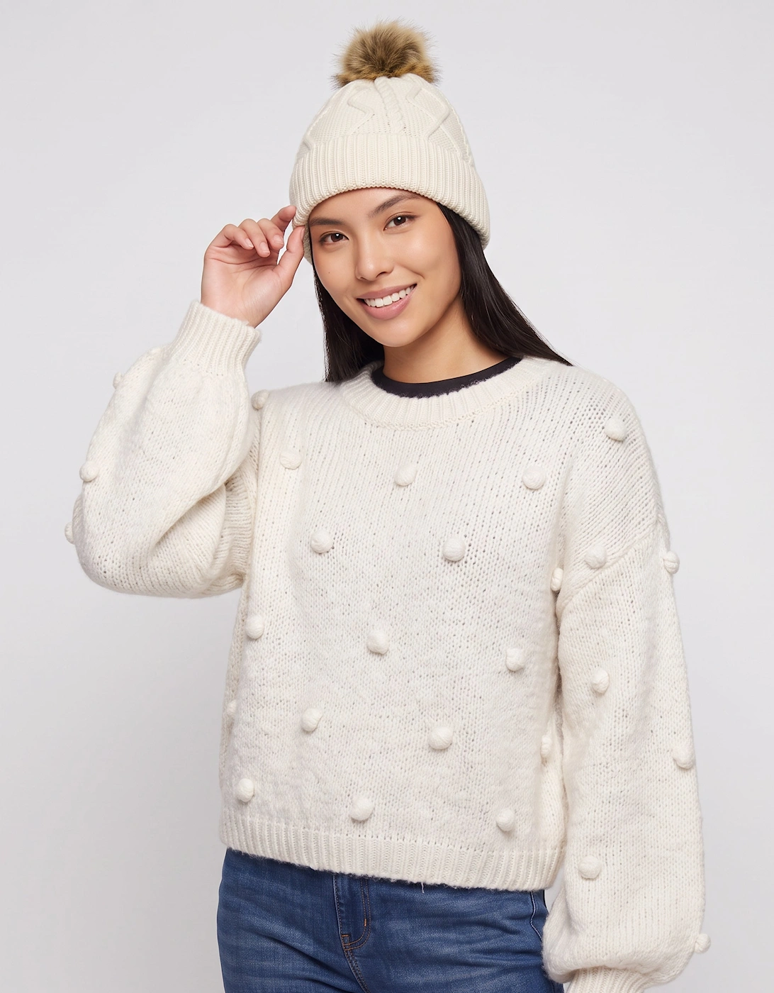 Gini London Women's White Cable Knit Pom Beanie Hat - Image 2