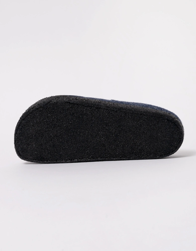 Anatomically shaped cork-latex footbed (Shearling Footbed) Upper: wool felt Footbed lining: shearling Sole: latex Details: clog with extended shaft; decorative stitching; decorative rivet Footbed “Made in Germany”