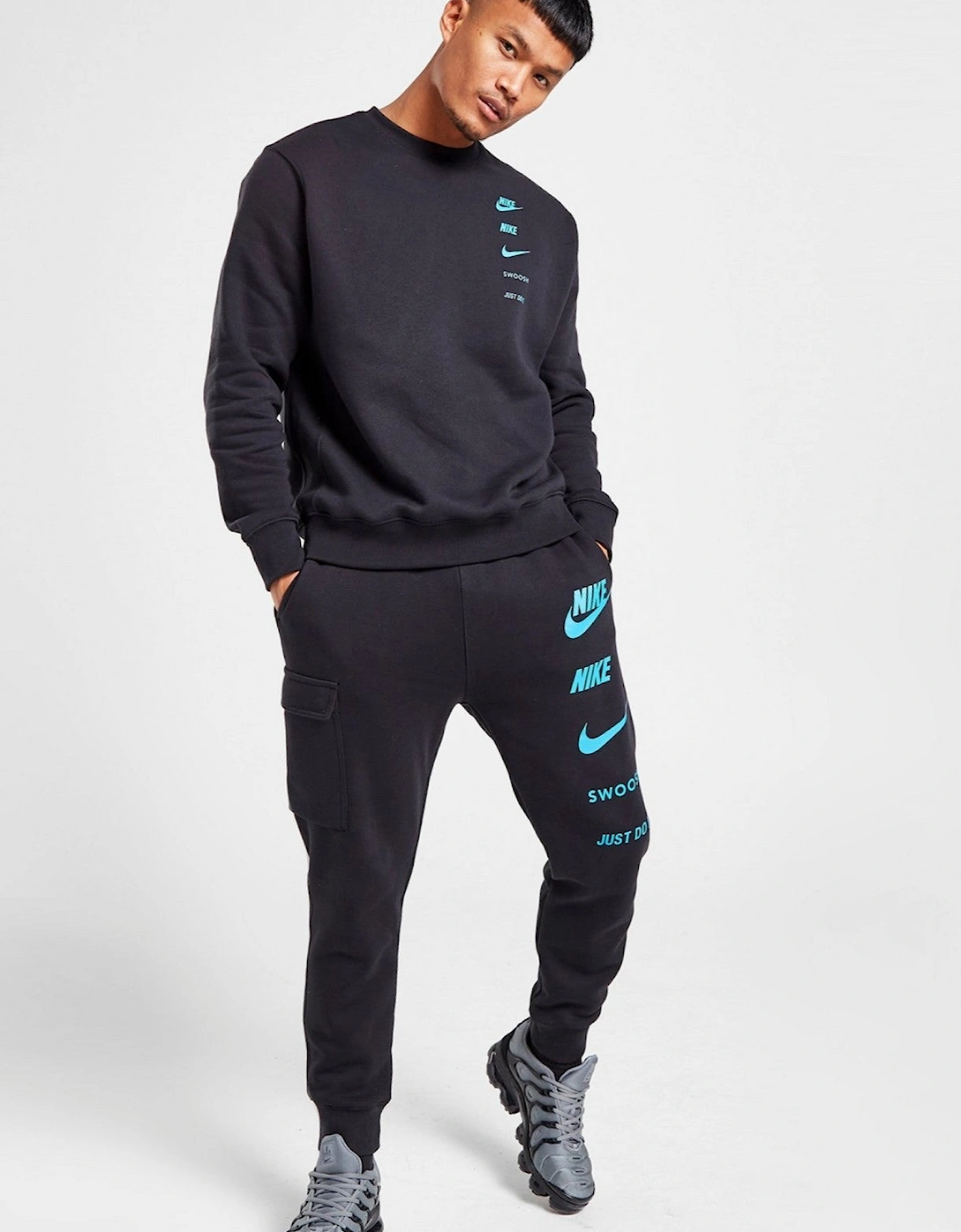 Nike Mens ClubFleece Standard Issue Crewneck Full Tracksuit Set in Black