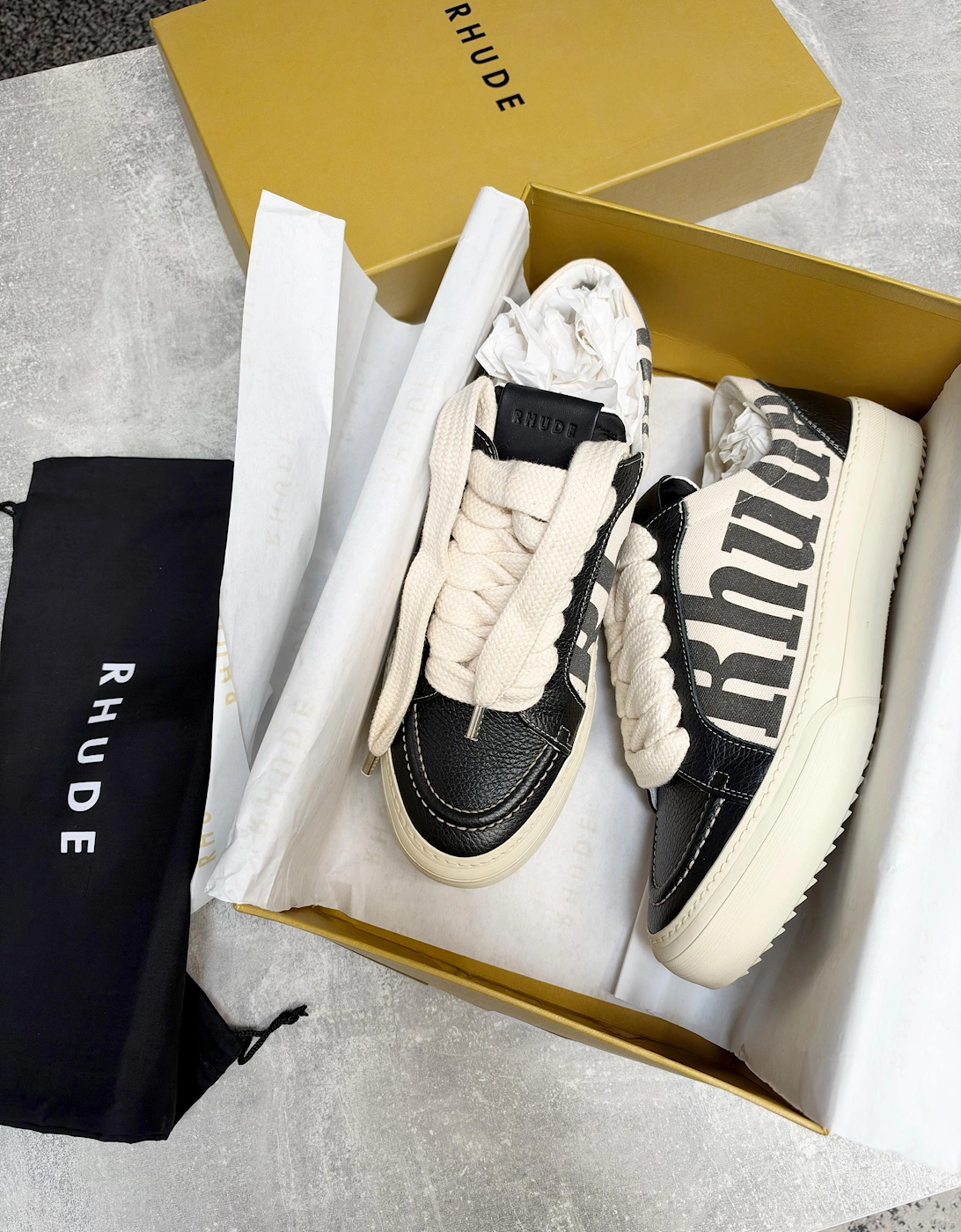 RHUDE RH V1 LOGO SNEAKERS CREAM / BLACK