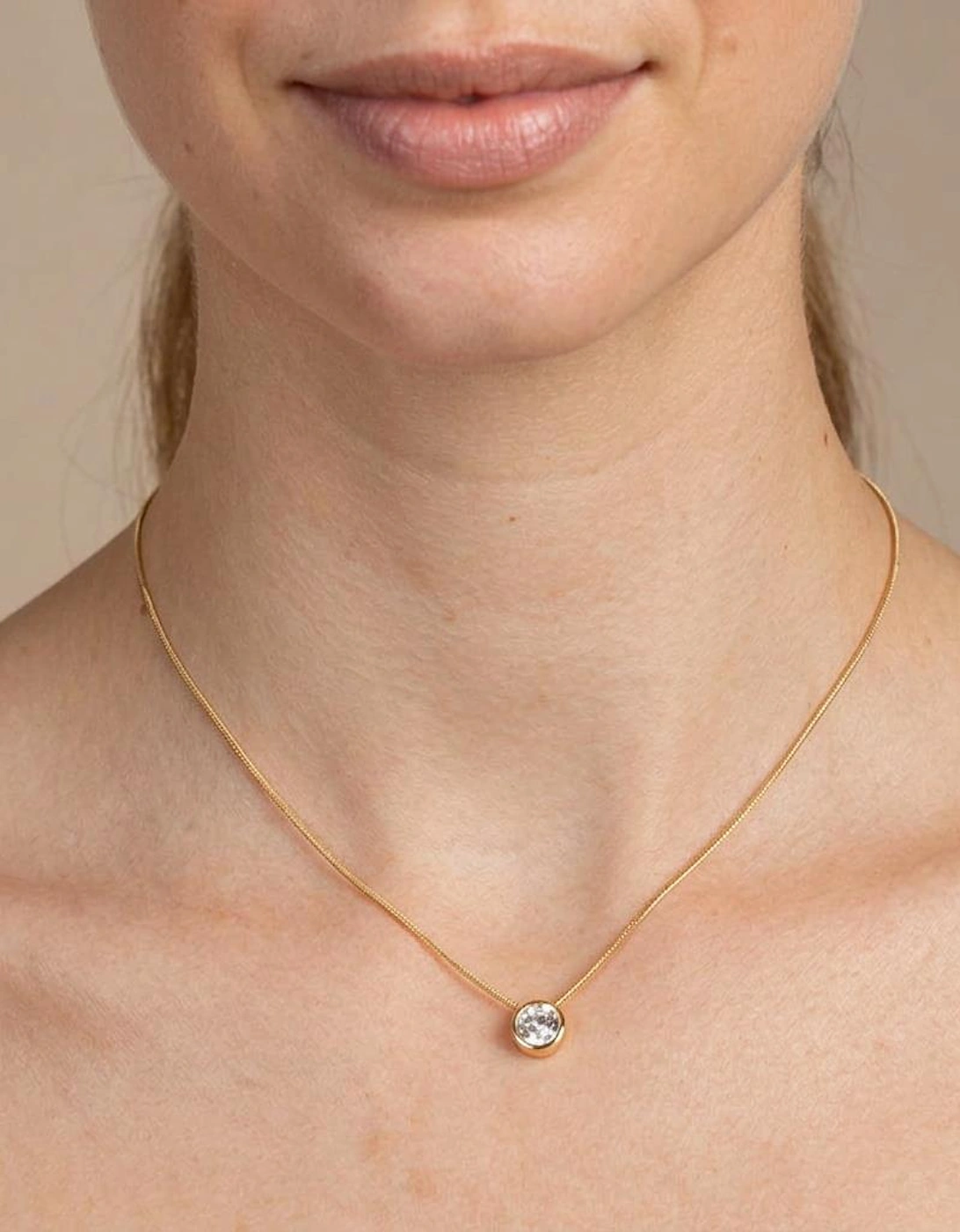 Solitaire Gold Pendant