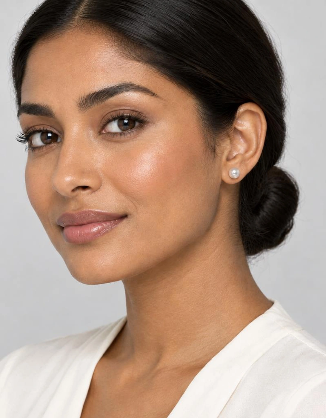 Mac 8 White Pearl Earrings